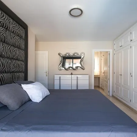 Classic Villa: Luxe, Private Pool & Prime Location Vila Adeje
