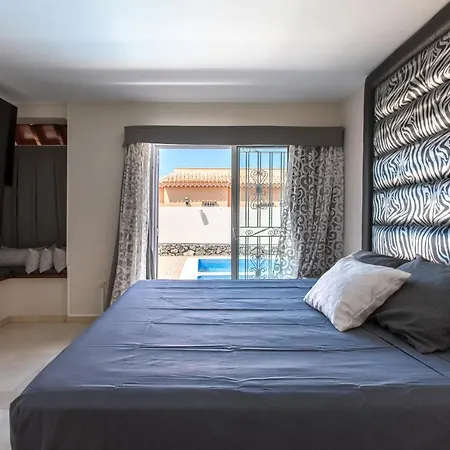 Vila Classic Villa: Luxe, Private Pool & Prime Location