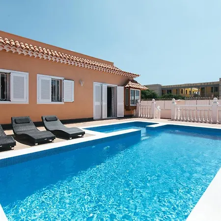 Classic Villa: Luxe, Private Pool & Prime Location Villa Adeje