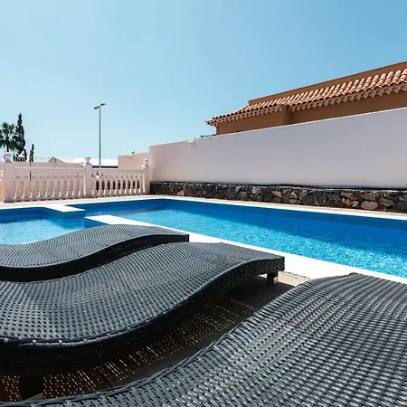 Classic Villa: Luxe, Private Pool & Prime Location