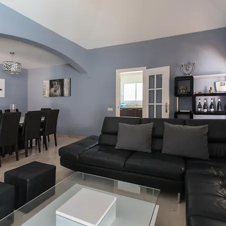 Villa Classic Villa: Luxe, Private Pool & Prime Location