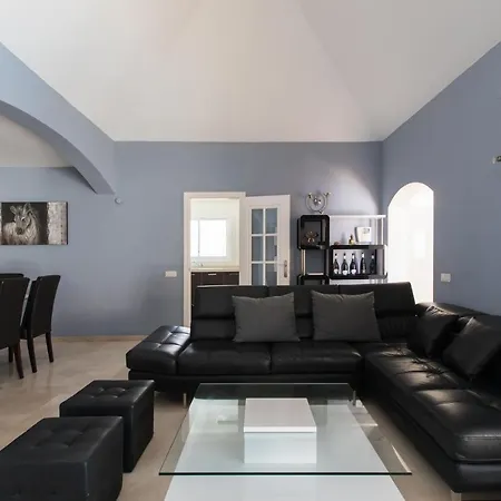 Classic Villa: Luxe, Private Pool & Prime Location Villa Adeje