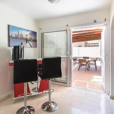 Classic Villa: Luxe, Private Pool & Prime Location Villa Adeje
