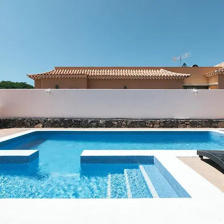 Classic Villa: Luxe, Private Pool & Prime Location